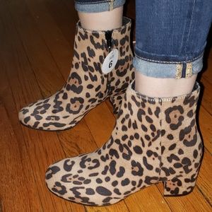 TIME AND TRU booties